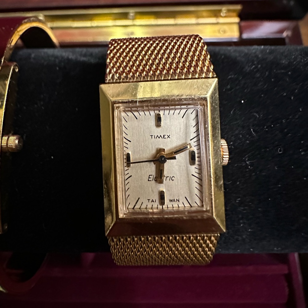 1960s Timex Electric Gold Women's Watch - Vintage - Picture 2 of 10